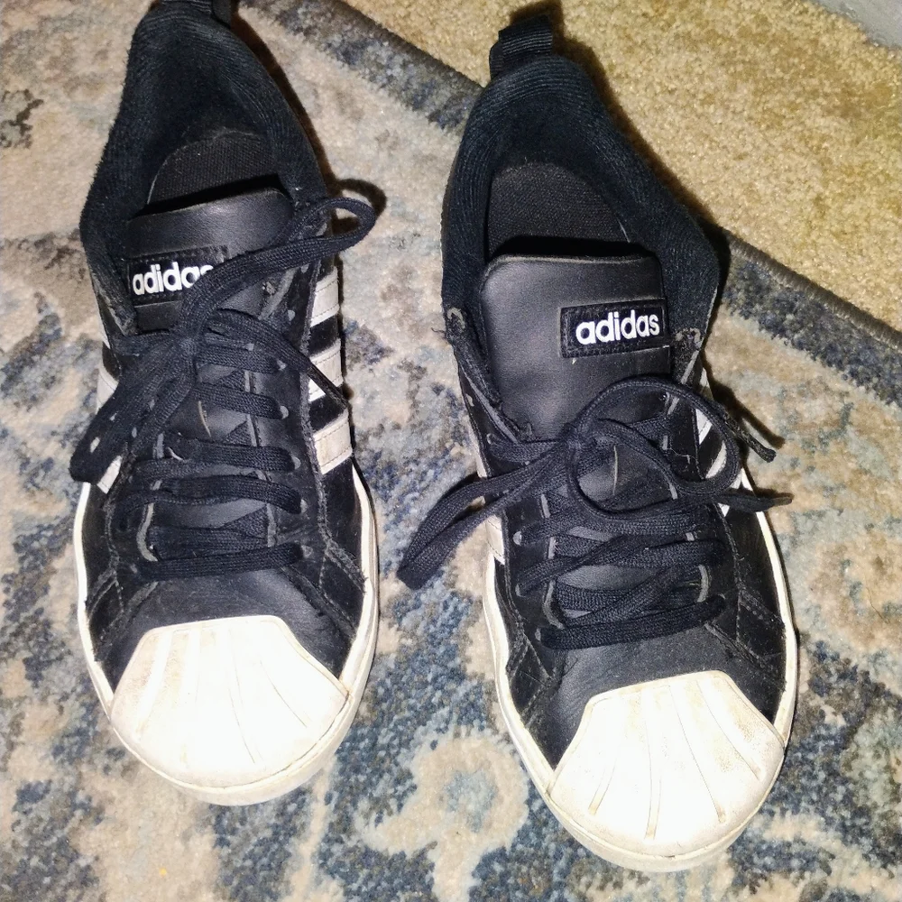 Kids ADIDAS shoes black and white, hard shell. Size 4 - Picture 9 of 12